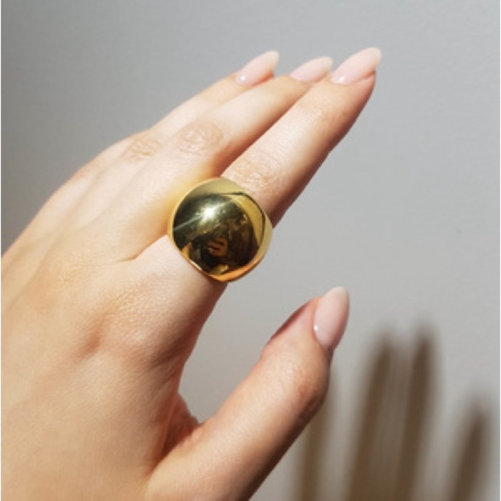 18 karat CHUNKY gold plated, waterproof ring. Will NOT turn brassy Sz 7